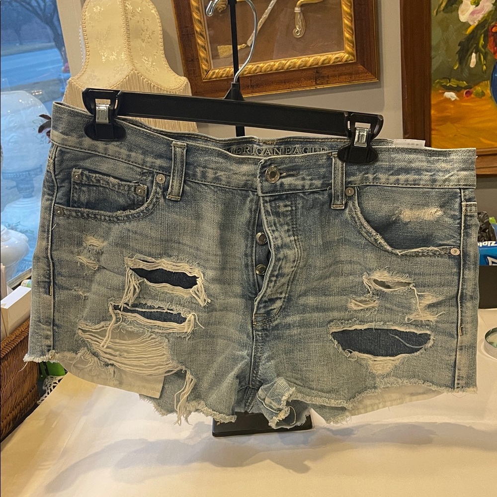 American Eagle Distressed Denim Cutoff Shorts Light Wash Ripped Frayed Hem SZ 12